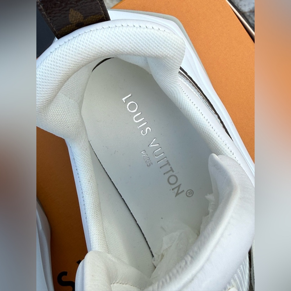 Louis Vuitton White Sneakers with Brown Monogram Toe Panels - Picture 4 of 12